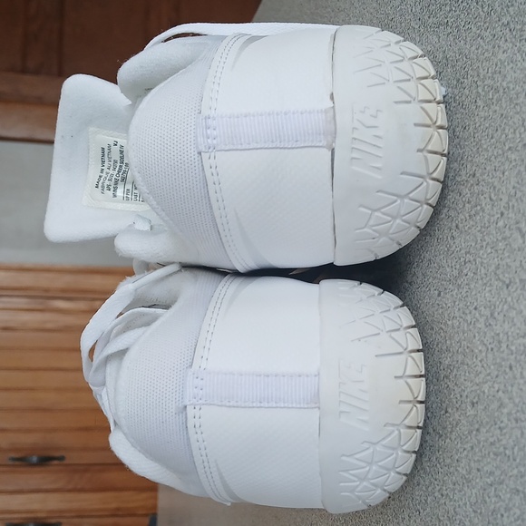 Womens  White Sneakers - Picture 5 of 7